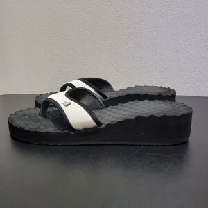 The North Face Womens Base Camp Sandal White Black Flip Flop Beach Shoes Sz 8‎